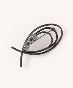 グレーパールのブローチ