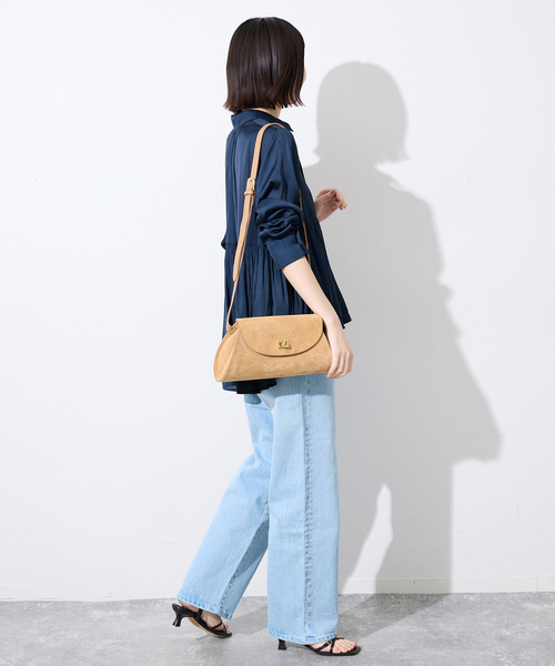AULENTTI(オウレンティ)の「AULENTTI/オウレンティ フラップショルダーBAG ST-Y02-ACC-SCDO(ショルダーバッグ・レディース・ベージュ・FREE)」の3枚目の写真