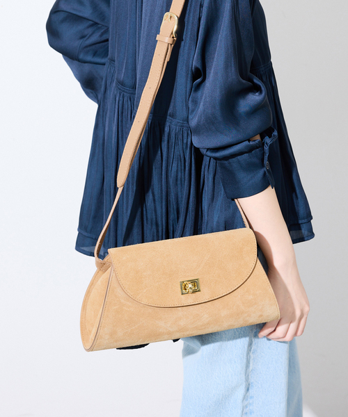 AULENTTI(オウレンティ)の「AULENTTI/オウレンティ フラップショルダーBAG ST-Y02-ACC-SCDO(ショルダーバッグ・レディース・ベージュ・FREE)」の5枚目の写真