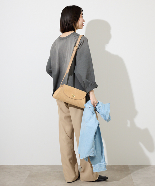 AULENTTI(オウレンティ)の「AULENTTI/オウレンティ フラップショルダーBAG ST-Y02-ACC-SCDO(ショルダーバッグ・レディース・ベージュ・FREE)」の8枚目の写真