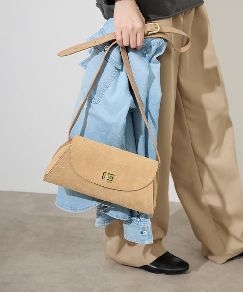 AULENTTI(オウレンティ)の「AULENTTI/オウレンティ フラップショルダーBAG ST-Y02-ACC-SCDO(ショルダーバッグ・レディース・ベージュ・FREE)」の9枚目の写真