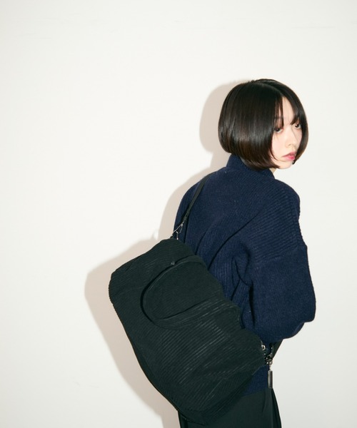 TONER(トナー)の「2WAYコーデュロイボストンバッグ/ショルダーバッグ/ロゴプレート付き(ボストンバッグ・レディース・グリーン/ブラック/グレー/ブラウン・FREE)」の5枚目の写真
