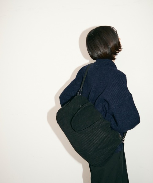 TONER(トナー)の「2WAYコーデュロイボストンバッグ/ショルダーバッグ/ロゴプレート付き(ボストンバッグ・レディース・グリーン/ブラック/グレー/ブラウン・FREE)」の6枚目の写真