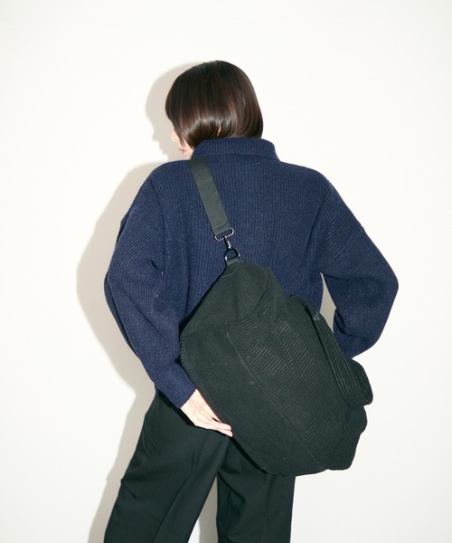 TONER(トナー)の「2WAYコーデュロイボストンバッグ/ショルダーバッグ/ロゴプレート付き(ボストンバッグ・レディース・グリーン/ブラック/グレー/ブラウン・FREE)」の9枚目の写真
