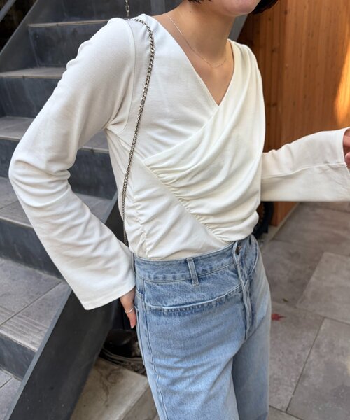 CAPRICIEUX LE'MAGE（カプリシューレマージュ）の「ドレープアシメネックTシャツ（Tシャツ/カットソー・レディース・グレー/ホワイト/ベージュ・FREE）」の18枚目の写真