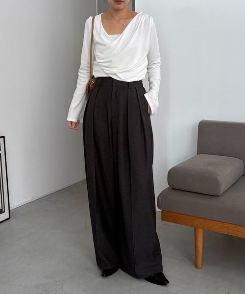 CAPRICIEUX LE'MAGE（カプリシューレマージュ）の「ドレープアシメネックTシャツ（Tシャツ/カットソー・レディース・グレー/ホワイト/ベージュ・FREE）」の15枚目の写真