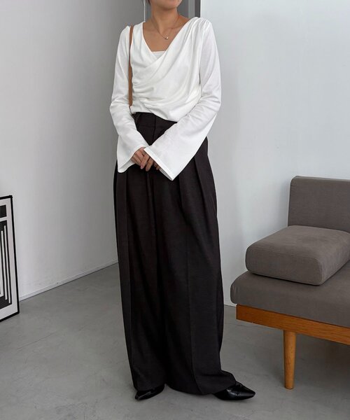 CAPRICIEUX LE'MAGE（カプリシューレマージュ）の「ドレープアシメネックTシャツ（Tシャツ/カットソー・レディース・グレー/ホワイト/ベージュ・FREE）」の11枚目の写真