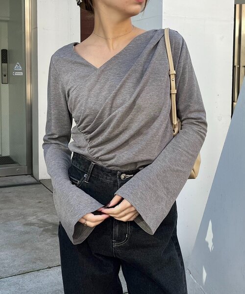 CAPRICIEUX LE'MAGE（カプリシューレマージュ）の「ドレープアシメネックTシャツ（Tシャツ/カットソー・レディース・グレー/ホワイト/ベージュ・FREE）」の10枚目の写真