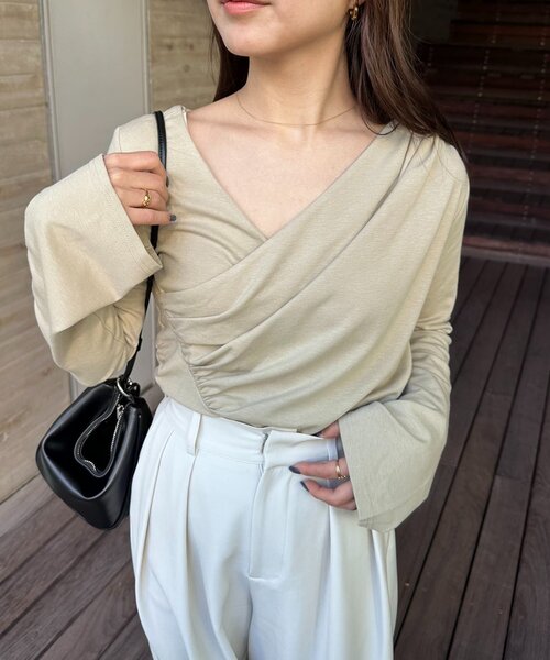 CAPRICIEUX LE'MAGE（カプリシューレマージュ）の「ドレープアシメネックTシャツ（Tシャツ/カットソー・レディース・グレー/ホワイト/ベージュ・FREE）」の4枚目の写真