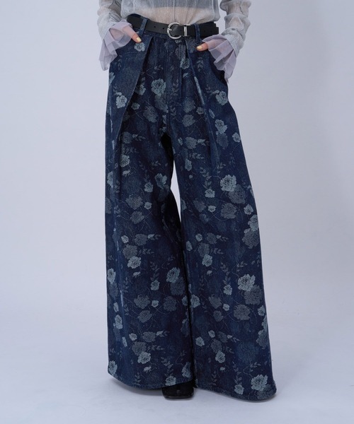 HARE（ハレ）の「フラワーガラデニムパンツ(HARE)（デニムパンツ・レディース・ブラック/ブルー・FREE）」の2枚目の写真