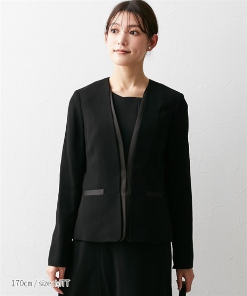 slattgir(スラットジール)の「高身長 【喪服・礼服】 洗えるノーカラージャケットアンサンブル(ジャケット+七分袖ロングワンピース)(防しわ) (トールサイズ)(スーツセット・レディース・ブラック・T5L/T3L/TLL/TL/TM)」の2枚目の写真