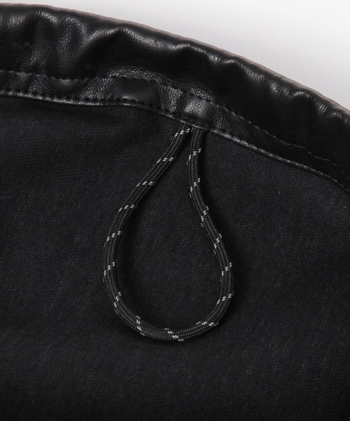 LAKOLE（ラコレ）の「ソフトフェイクレザーナップサック / 654121（バックパック/リュック・メンズ・ブラック/グレー・FREE）」の4枚目の写真