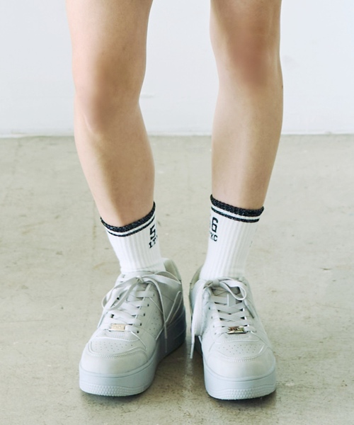 LOVETOXIC（ラブトキシック）の「【LTXC】軽量厚底コートスニーカー（スニーカー・キッズ・ブラック/オフホワイト/グレー・23-23.5cm/22-22.5/24-24.5cm）」の3枚目の写真