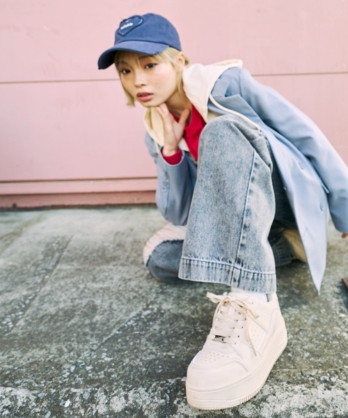 LOVETOXIC（ラブトキシック）の「【LTXC】軽量厚底コートスニーカー（スニーカー・キッズ・ブラック/オフホワイト/グレー・23-23.5cm/22-22.5/24-24.5cm）」の2枚目の写真