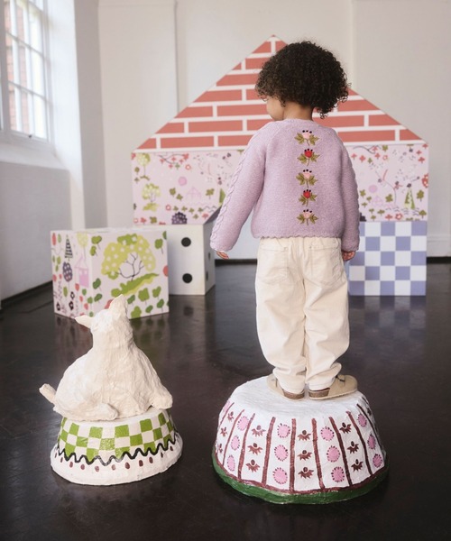Cath Kidston(キャスキッドソン)の「フローラル ケーブル カーディガン(カーディガン/ボレロ・キッズ・ラベンダー・100/110/120)」の6枚目の写真