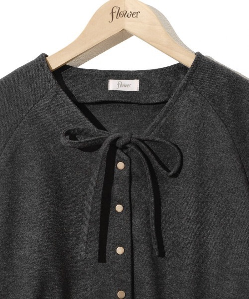flower（フラワー）の「ダウニーウォームジャケット（ノーカラージャケット・レディース・ダークグレー/アイボリー・FREE）」の5枚目の写真