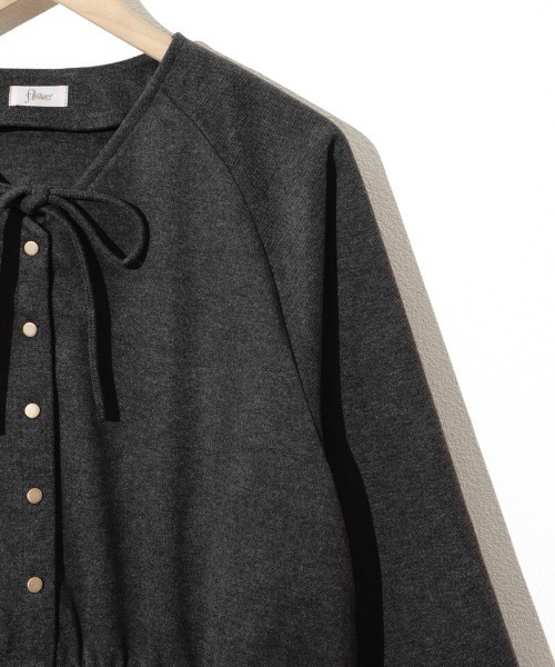 flower（フラワー）の「ダウニーウォームジャケット（ノーカラージャケット・レディース・ダークグレー/アイボリー・FREE）」の9枚目の写真