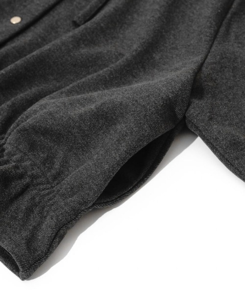 flower（フラワー）の「ダウニーウォームジャケット（ノーカラージャケット・レディース・ダークグレー/アイボリー・FREE）」の11枚目の写真