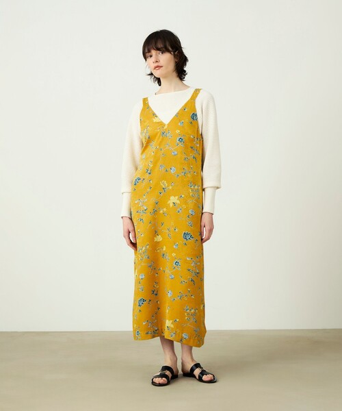 SOULEIADO(ソレイアード)の「ベルベットサテンプリント キャミソールワンピース(ワンピース・レディース・イエロー系その他2・36)」の2枚目の写真