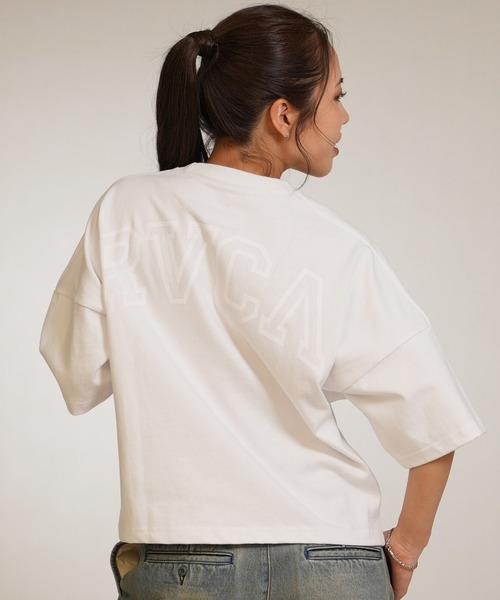 RVCA(ルーカ)の「RVCA/ルーカ 半袖 Tシャツ バックプリント ショート丈 BG043216(Tシャツ/カットソー・レディース・ライトピンク/スミクロ/ホワイト・S/L/M)」の2枚目の写真