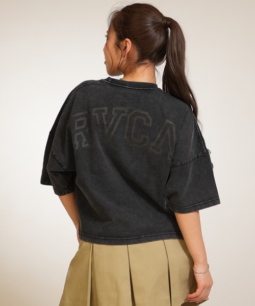 RVCA(ルーカ)の「RVCA/ルーカ 半袖 Tシャツ バックプリント ショート丈 BG043216(Tシャツ/カットソー・レディース・ライトピンク/スミクロ/ホワイト・S/L/M)」の1枚目の写真