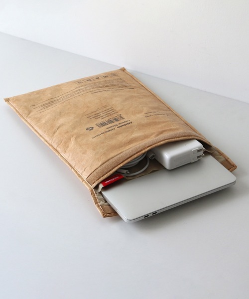 HIGHTIDE(ハイタイド)の「ANAheim アナハイム Laptop Sleeve 13inch ラップトップスリーブ 13インチ パソコンケース PC(PC・タブレットケース・レディース・キャメル/グレー/ブラック・FREE)」の6枚目の写真