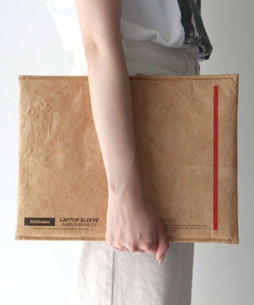 HIGHTIDE(ハイタイド)の「ANAheim アナハイム Laptop Sleeve 13inch ラップトップスリーブ 13インチ パソコンケース PC(PC・タブレットケース・レディース・キャメル/グレー/ブラック・FREE)」の4枚目の写真
