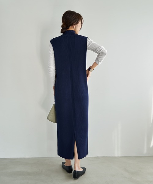 STYLE DELI（スタイルデリ）の「ジップ付きスタンドネックのリブニットワンピース（ワンピース・レディース・ネイビー/サンドベージュ・02/01）」の15枚目の写真