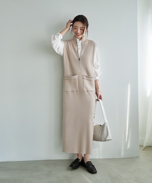 STYLE DELI（スタイルデリ）の「ジップ付きスタンドネックのリブニットワンピース（ワンピース・レディース・ネイビー/サンドベージュ・02/01）」の4枚目の写真