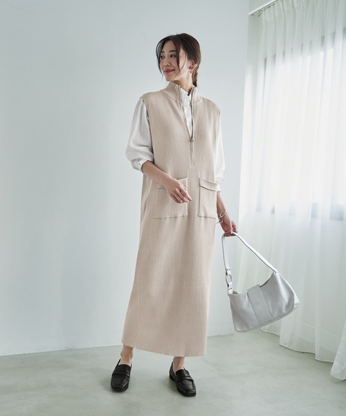 STYLE DELI（スタイルデリ）の「ジップ付きスタンドネックのリブニットワンピース（ワンピース・レディース・ネイビー/サンドベージュ・02/01）」の9枚目の写真