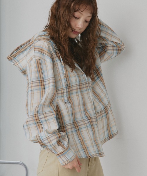 ad thie(アドティエ)の「フード付き オーバーサイズ チェックシャツ(シャツ/ブラウス・レディース・ライトブルー/オフホワイト/ピンク/ブラウン・FREE)」の5枚目の写真