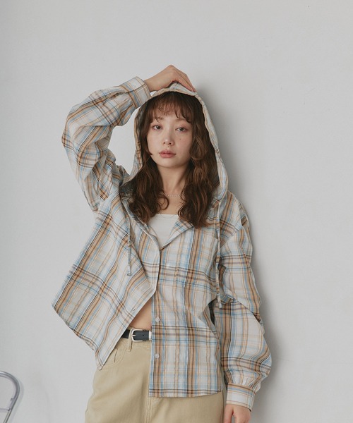 ad thie(アドティエ)の「フード付き オーバーサイズ チェックシャツ(シャツ/ブラウス・レディース・ライトブルー/オフホワイト/ピンク/ブラウン・FREE)」の6枚目の写真