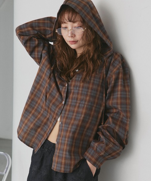 ad thie(アドティエ)の「フード付き オーバーサイズ チェックシャツ(シャツ/ブラウス・レディース・ライトブルー/オフホワイト/ピンク/ブラウン・FREE)」の15枚目の写真