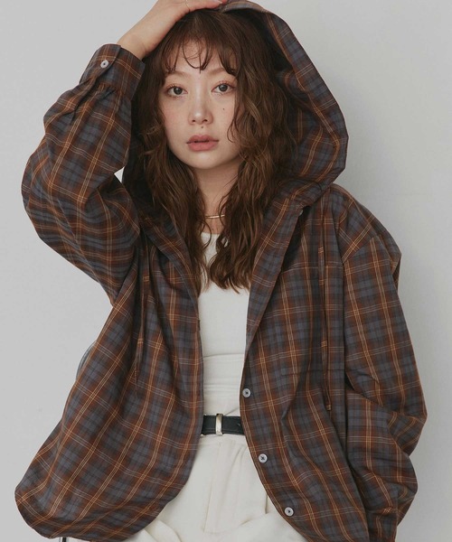 ad thie(アドティエ)の「フード付き オーバーサイズ チェックシャツ(シャツ/ブラウス・レディース・ライトブルー/オフホワイト/ピンク/ブラウン・FREE)」の22枚目の写真