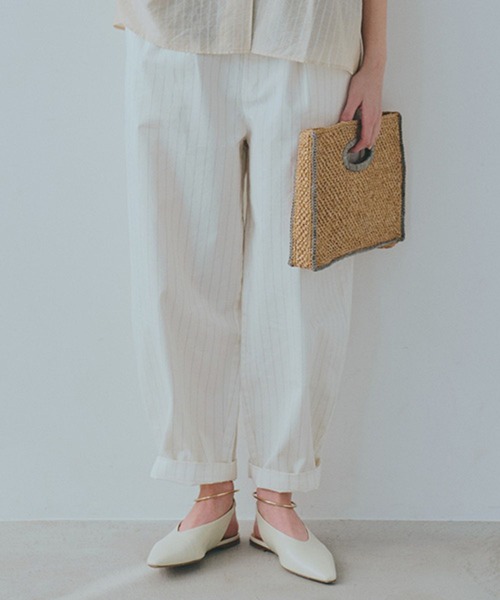 studio CLIP（スタディオクリップ）の「コットンサテンゆるテーパードパンツ[プチ・プラスサイズあり]（その他パンツ・レディース・ブラック/カーキ/その他1/ベージュ・PF/MEDIUM/ﾌﾘｰ(L)/LARGE）」の4枚目の写真