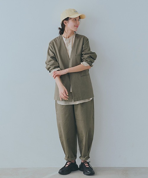 studio CLIP（スタディオクリップ）の「コットンサテンゆるテーパードパンツ[プチ・プラスサイズあり]（その他パンツ・レディース・ブラック/カーキ/その他1/ベージュ・PF/MEDIUM/ﾌﾘｰ(L)/LARGE）」の17枚目の写真