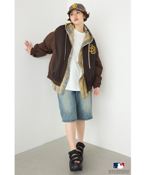 RODEO CROWNS WIDE BOWL(ロデオクラウンズワイドボウル)の「(MLB)ドッキングトラックジャケット(ナイロンジャケット・レディース・ライトグレー/ブラウン/ネイビー・FREE)」の7枚目の写真