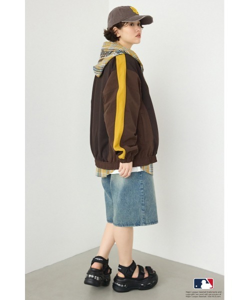 RODEO CROWNS WIDE BOWL(ロデオクラウンズワイドボウル)の「(MLB)ドッキングトラックジャケット(ナイロンジャケット・レディース・ライトグレー/ブラウン/ネイビー・FREE)」の8枚目の写真