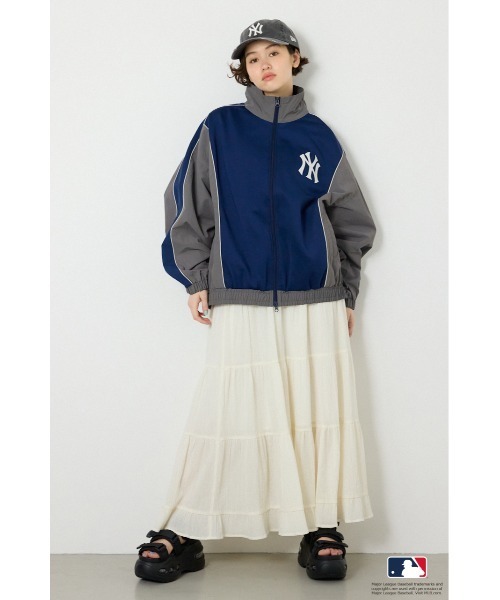 RODEO CROWNS WIDE BOWL(ロデオクラウンズワイドボウル)の「(MLB)ドッキングトラックジャケット(ナイロンジャケット・レディース・ライトグレー/ブラウン/ネイビー・FREE)」の21枚目の写真