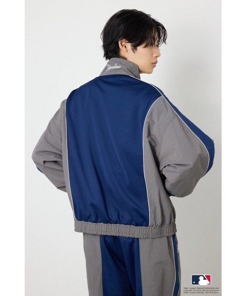 RODEO CROWNS WIDE BOWL(ロデオクラウンズワイドボウル)の「(MLB)ドッキングトラックジャケット(ナイロンジャケット・レディース・ライトグレー/ブラウン/ネイビー・FREE)」の11枚目の写真