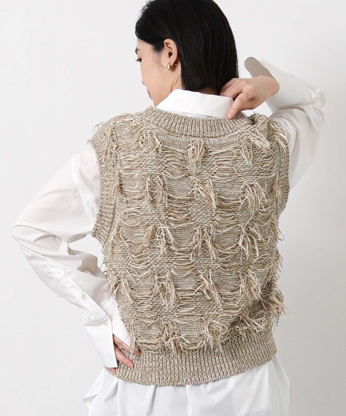 Gready Brilliant(グレディブリリアン)の「フリンジテープヤーンVネックニット(ニット/セーター・レディース・オフホワイト/ベージュ・38)」の19枚目の写真
