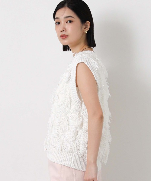 Gready Brilliant(グレディブリリアン)の「フリンジテープヤーンVネックニット(ニット/セーター・レディース・オフホワイト/ベージュ・38)」の5枚目の写真