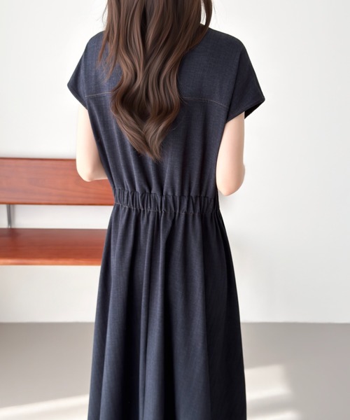 ABITOKYO（アビトーキョー）の「ゴールドボタンキーネックデニム風ワンピース（ワンピース・レディース・ブラック/ネイビー・L/M/XL）」の6枚目の写真