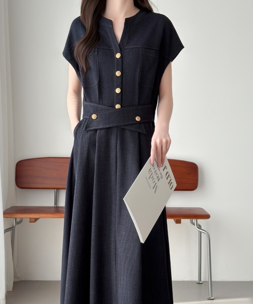 ABITOKYO（アビトーキョー）の「ゴールドボタンキーネックデニム風ワンピース（ワンピース・レディース・ブラック/ネイビー・L/M/XL）」の8枚目の写真