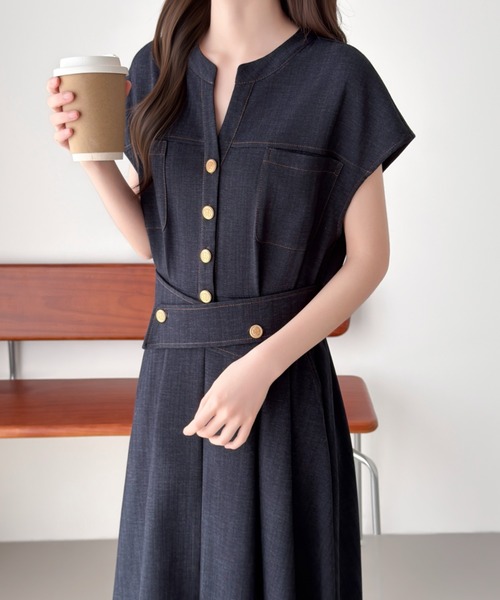 ABITOKYO（アビトーキョー）の「ゴールドボタンキーネックデニム風ワンピース（ワンピース・レディース・ブラック/ネイビー・L/M/XL）」の10枚目の写真