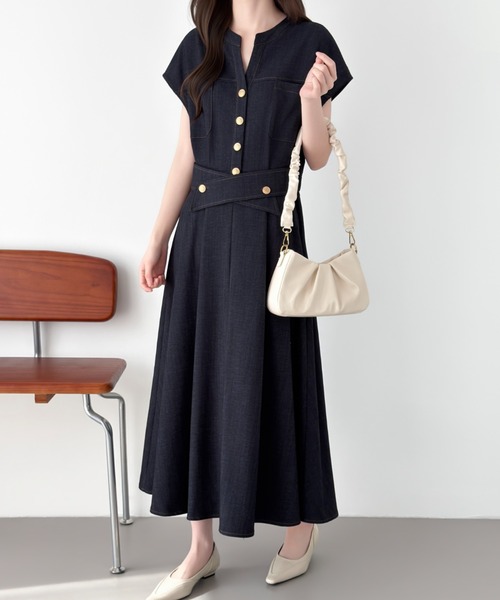 ABITOKYO（アビトーキョー）の「ゴールドボタンキーネックデニム風ワンピース（ワンピース・レディース・ブラック/ネイビー・L/M/XL）」の11枚目の写真