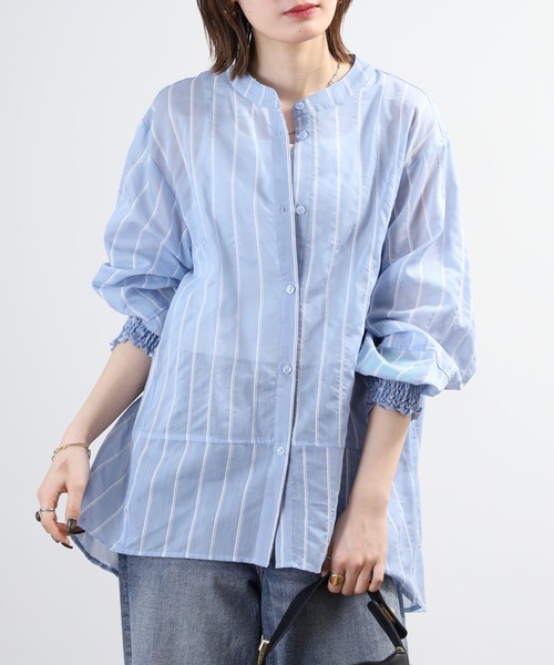 EGLANTINE(エグランティーヌ)の「EGLANTINE バックギャザー シアーストライプブラウス(シャツ/ブラウス・レディース・サンドベージュ/サックスブルー・38)」の2枚目の写真