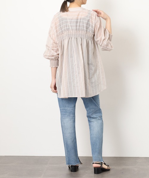 EGLANTINE(エグランティーヌ)の「EGLANTINE バックギャザー シアーストライプブラウス(シャツ/ブラウス・レディース・サンドベージュ/サックスブルー・38)」の19枚目の写真