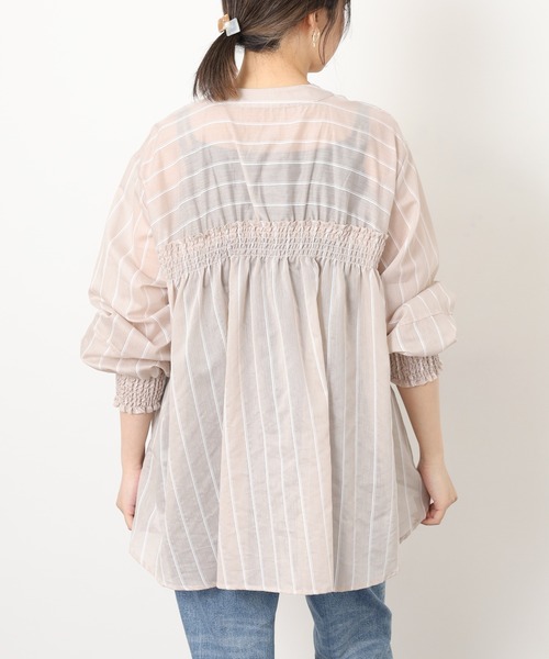 EGLANTINE(エグランティーヌ)の「EGLANTINE バックギャザー シアーストライプブラウス(シャツ/ブラウス・レディース・サンドベージュ/サックスブルー・38)」の16枚目の写真