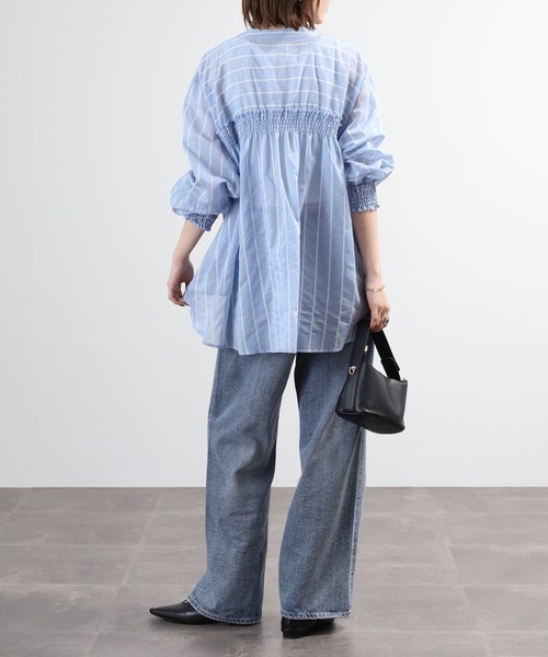 EGLANTINE(エグランティーヌ)の「EGLANTINE バックギャザー シアーストライプブラウス(シャツ/ブラウス・レディース・サンドベージュ/サックスブルー・38)」の9枚目の写真
